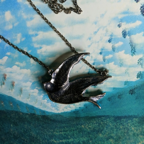 Chain Necklace with Blue Bird Pendant - Picture 5 of 6